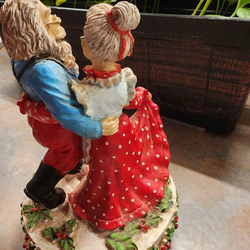 SANTA & MRS. CLAUS SANKYO MUSIC BOX - TESTED WORKING VINTAGE